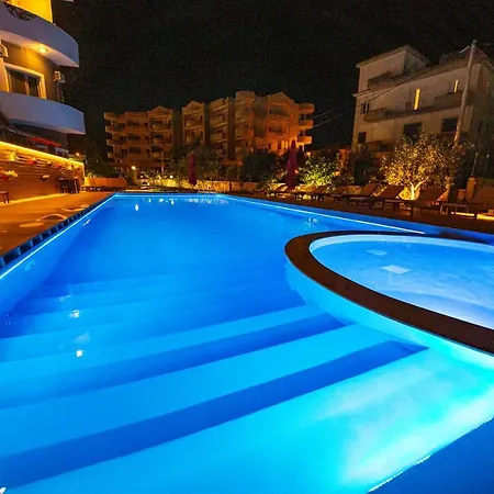 Отель Qendra 3*