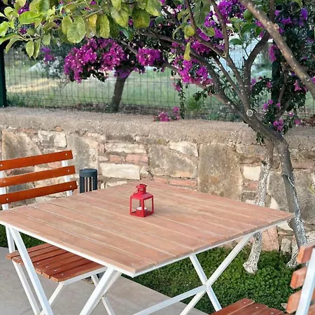 Отель Qendra 3*