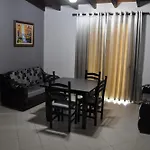 فندق Qendra 3*