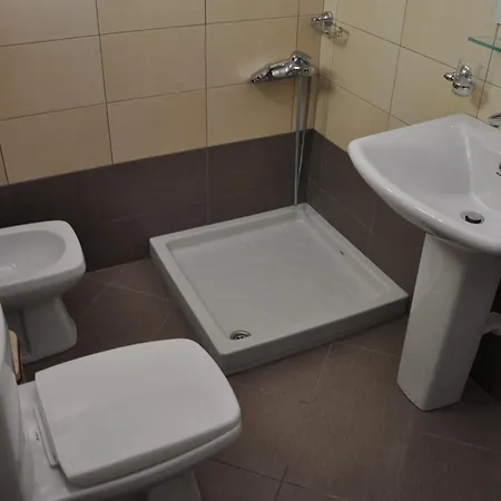 Hotel Qendra 3*
