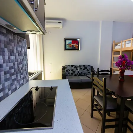 Hotel Qendra 3*
